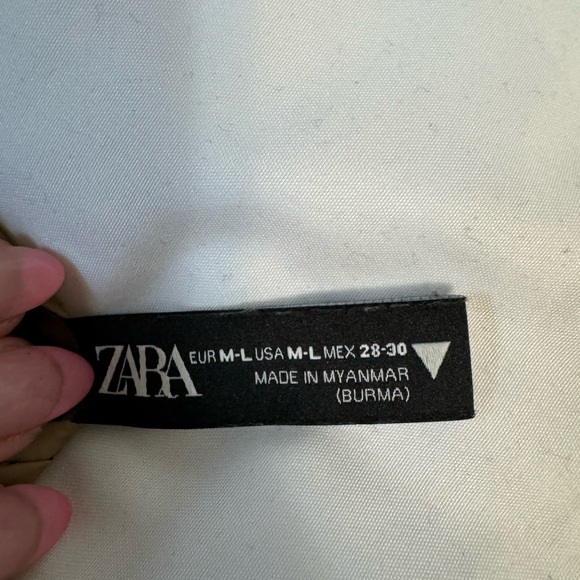 ZARA Cropped Reversible Puffer Vest Size Medium-Large - Picture 5 of 5